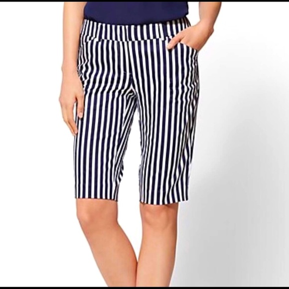 SOLD WOMENS New York and Company Bermuda shorts - Picture 1 of 7